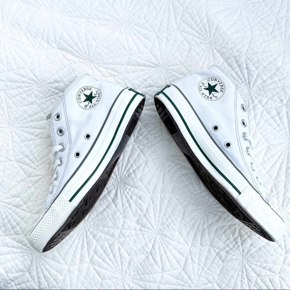 Converse Chuck Taylor CTAS - size 6 white canvas w/green detail - worn once